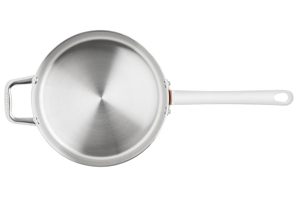 SCANPAN Maitre D' 24 cm sauté pan viewed from above with helper handle