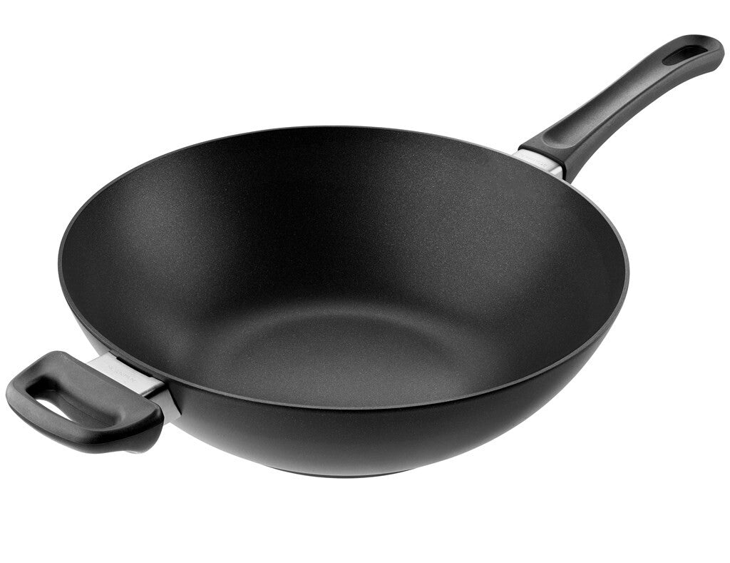 SCANPAN Classic wok 32 cm set skråt forfra
