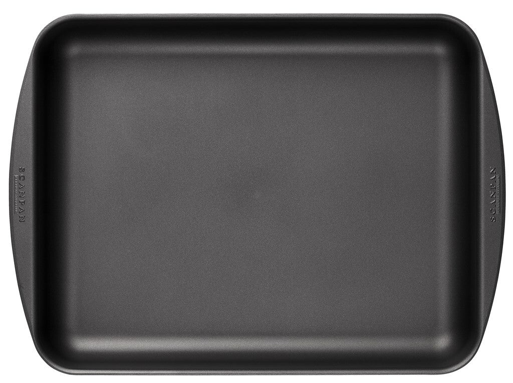 SCANPAN Classic 44 x 32 cm roasting pan viewed from above