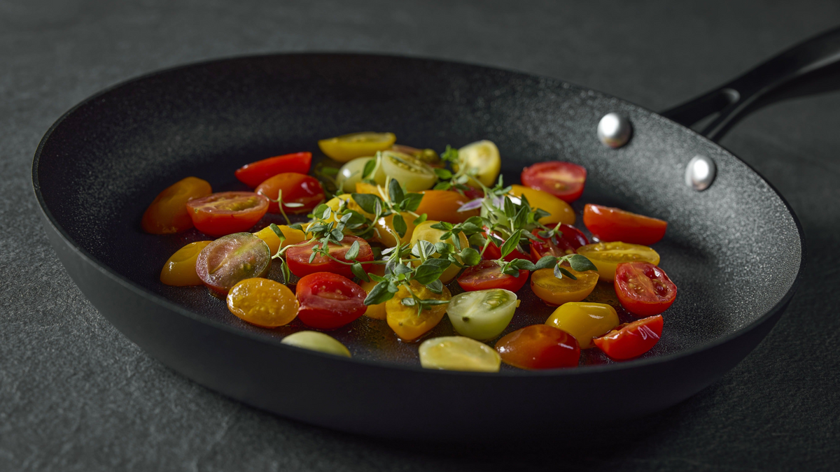 SCANPAN Pro SB+ stegepande med grøntsager