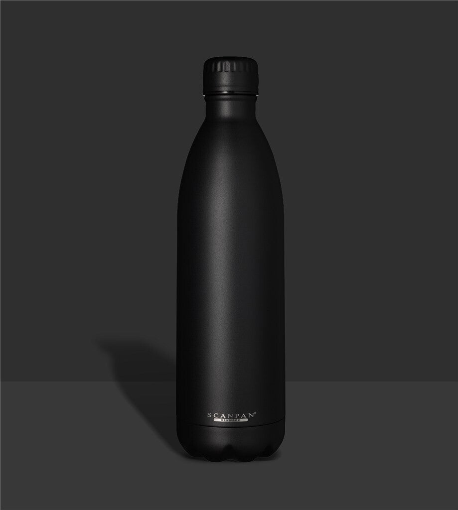 TO GO termoflaske 1000 ml i farven Black på matchende farvebaggrund