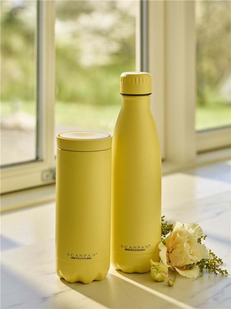 TO GO termokrus 287 ml i fargen Sunshine vist i bruk