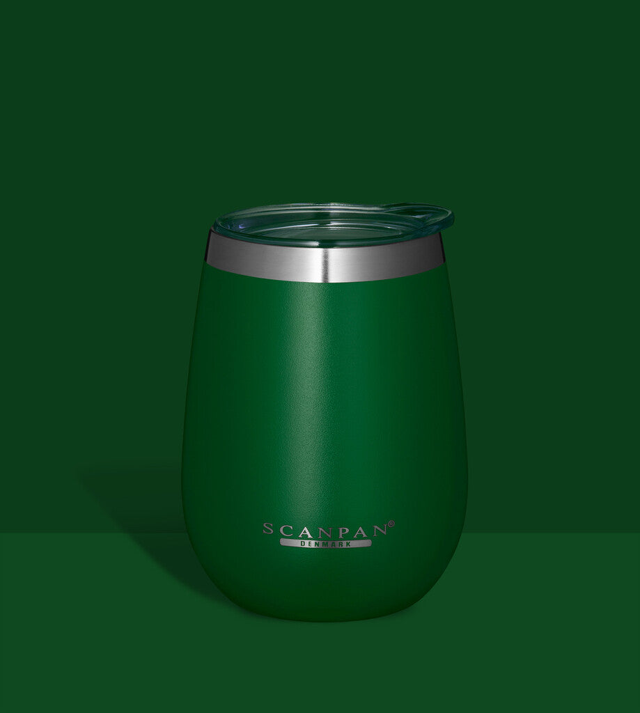 TO GO termokrus med låg 300 ml i farven Forest green på matchende farvebaggrund