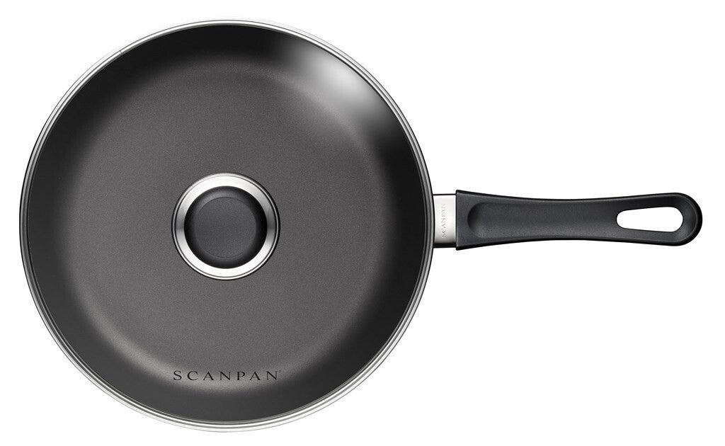 SCANPAN Classic Induction sauteerpan 24 cm met glazen deksel van bovenaf