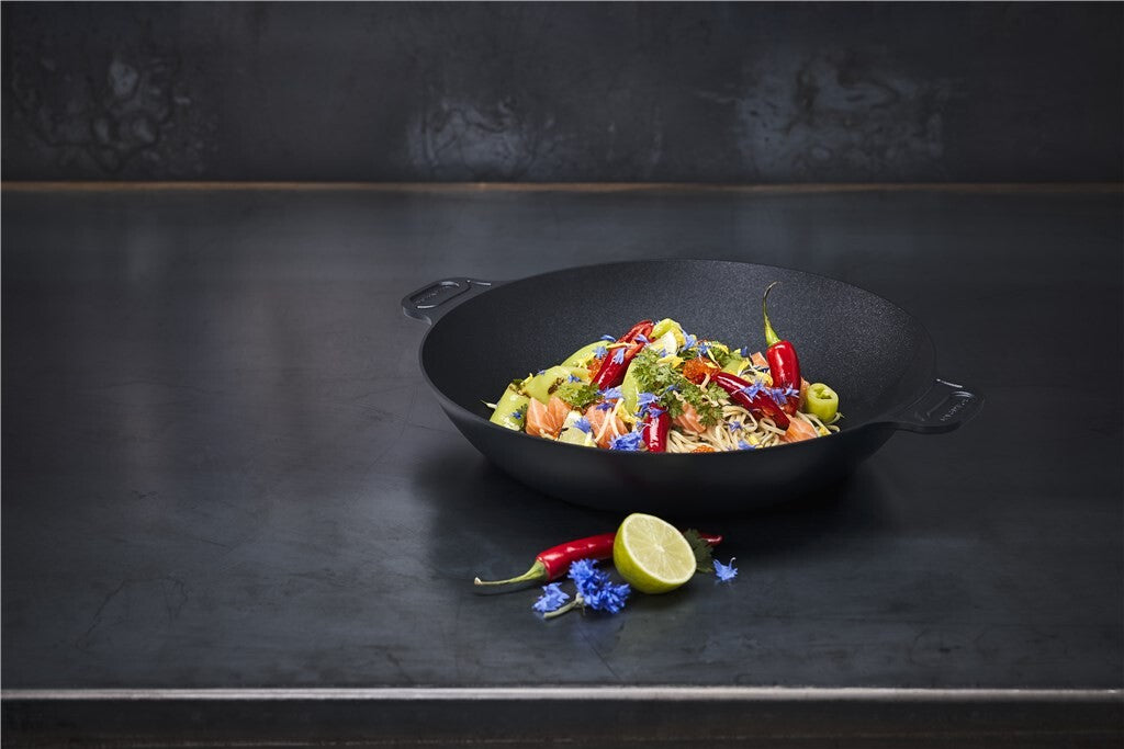 SCANPAN Classic Induction paellapande 36 cm vist på bord