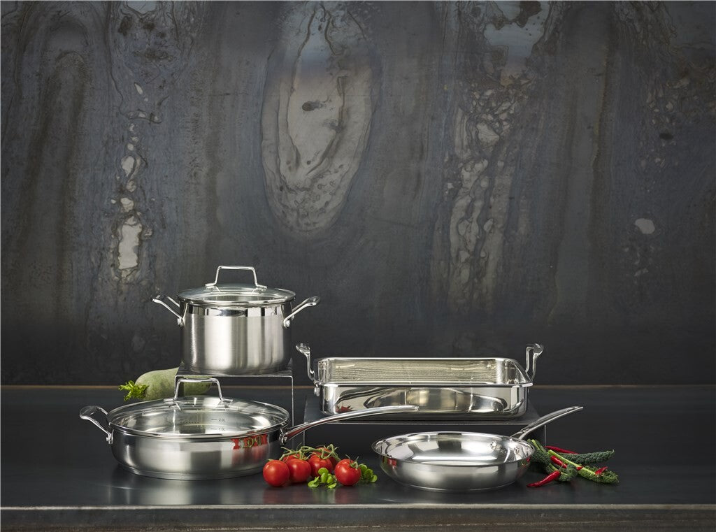 Impact range – cookware in a dark kitchen setting