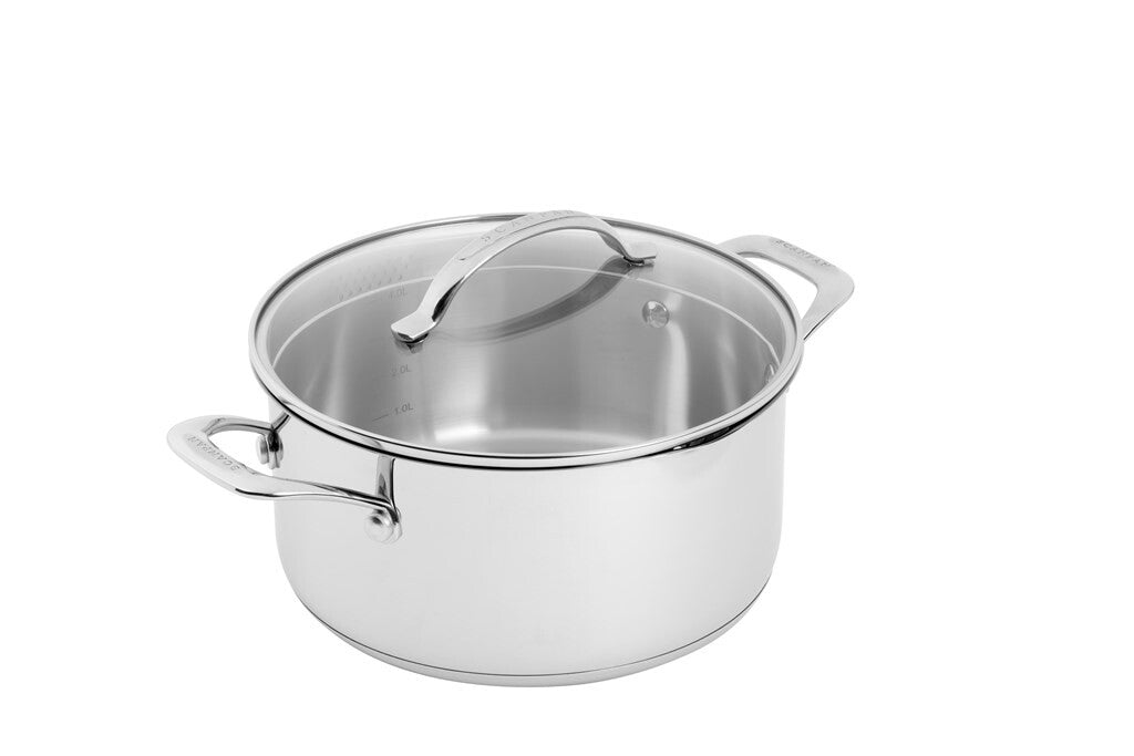 STS gryde 24 cm i rustfrit stål set skråt forfra på hvid baggrund