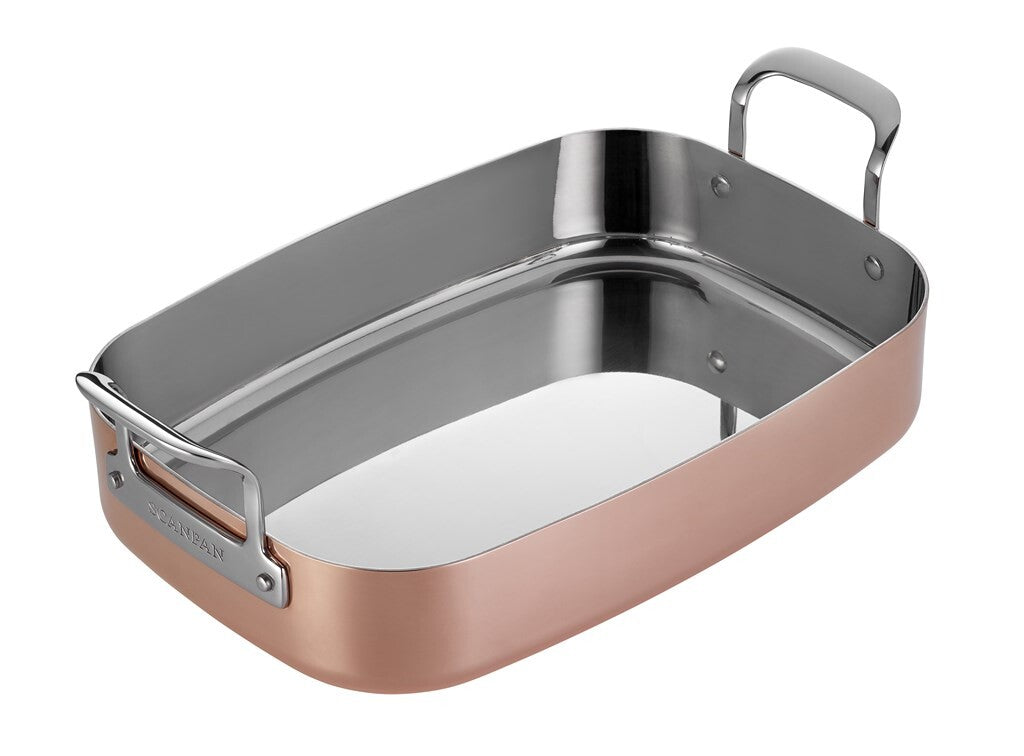 SCANPAN Maitre D' bradepande 35 x 24 cm i kobber set skråt forfra
