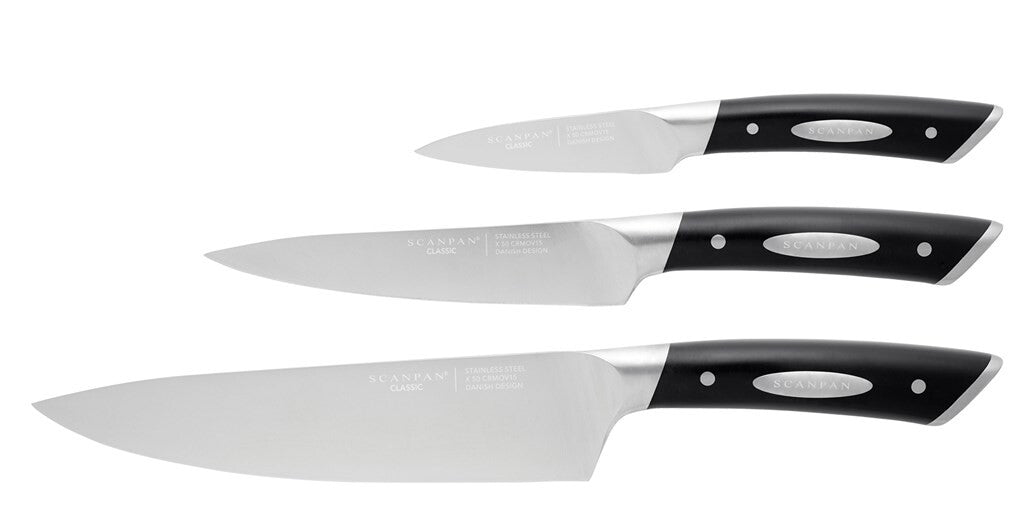 SCANPAN Classic kokkesæt med tre knive vist på hvid baggrund