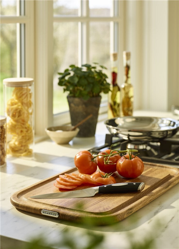 SCANPAN Classic universalkniv vist i lodret produktfoto