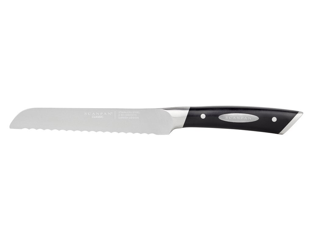 SCANPAN Classic baguettekniv 14 cm vist på hvid baggrund