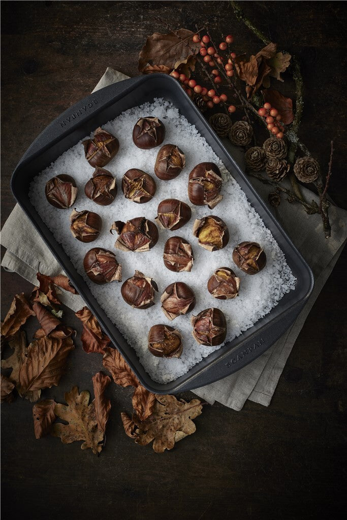 SCANPAN Classic roasting pan with meatballs viewed from above