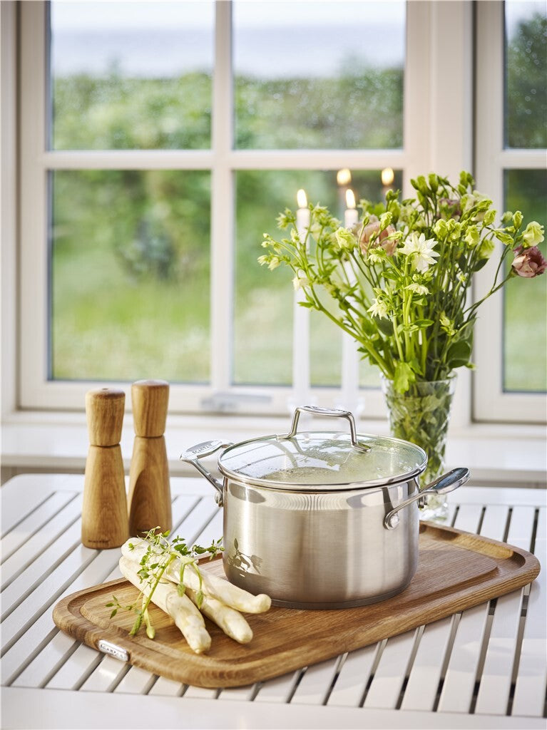 Impact dutch oven 20 cm – in a bright kitchen setting