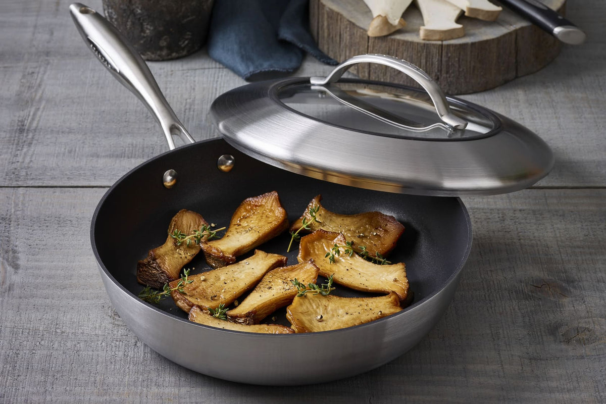 Mad tilberedt i en SCANPAN CTX-sauterpande