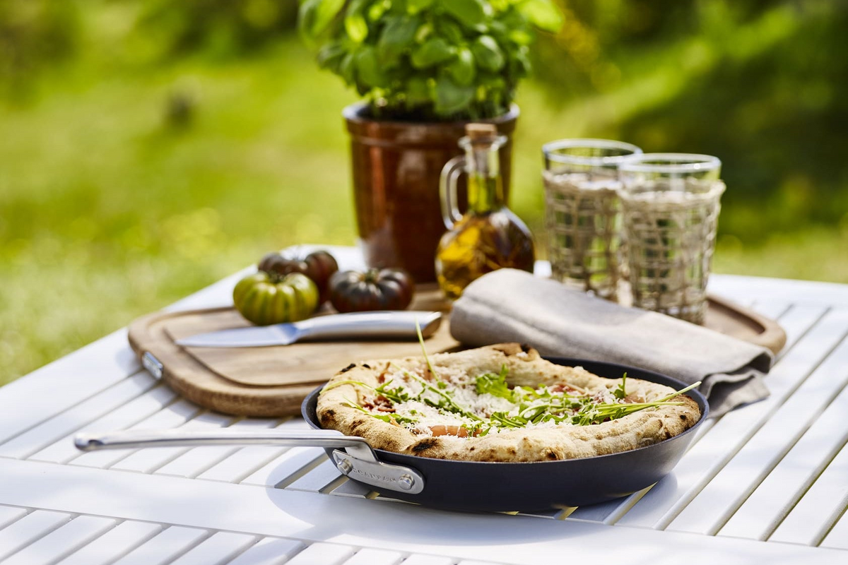 Pizza tilberedt på en SCANPAN TechnIQ-pande