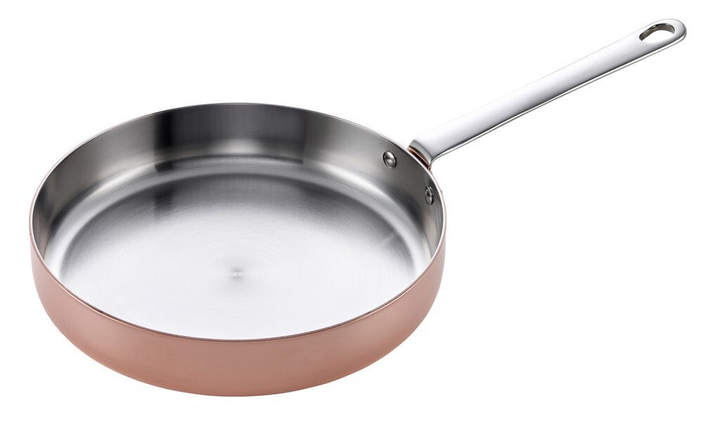 SCANPAN Maitre D' sauterpande 26 cm i kobber set skråt forfra
