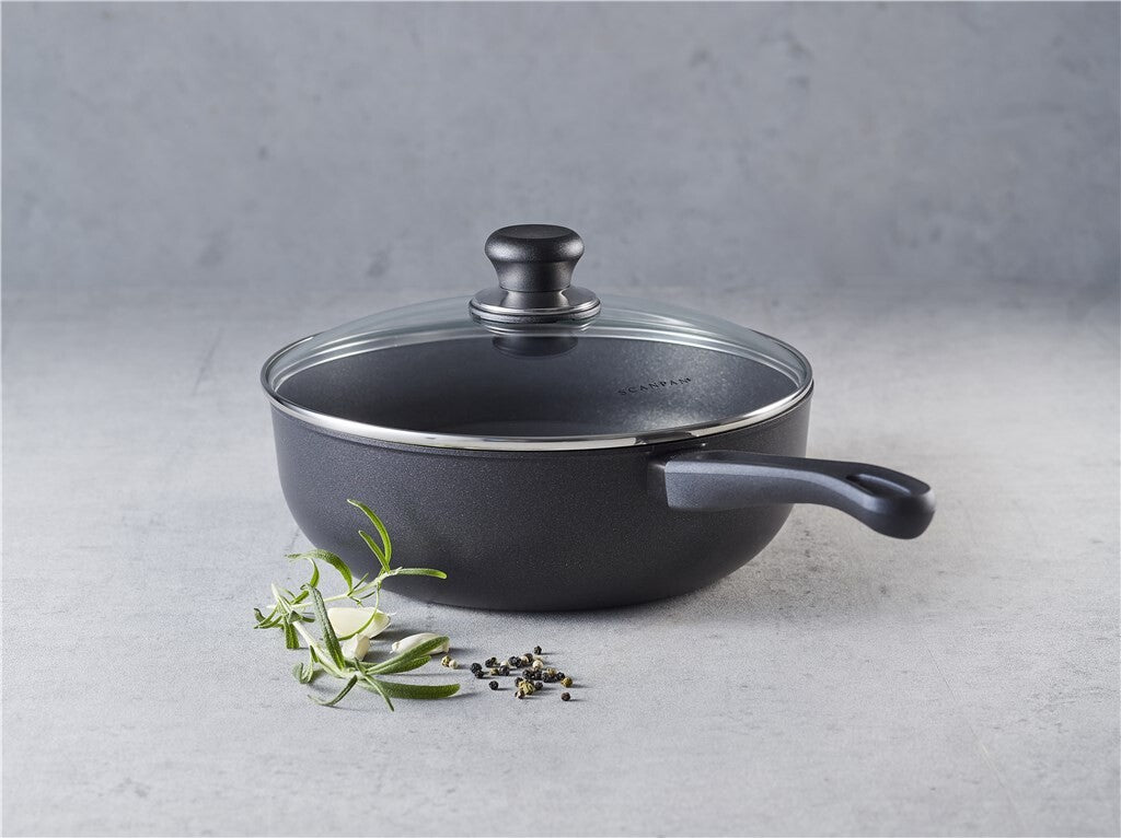 SCANPAN Classic sauteuse med glaslåg og rosmarin