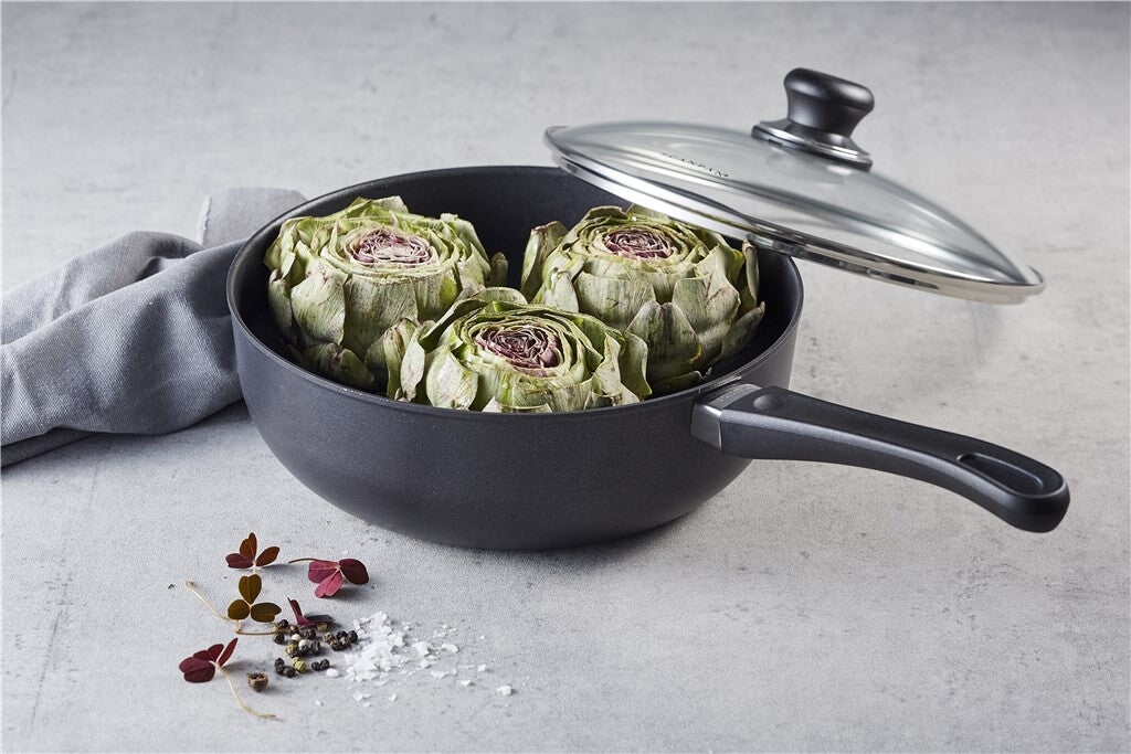 SCANPAN Classic sauteuse med artiskokker og glaslåg