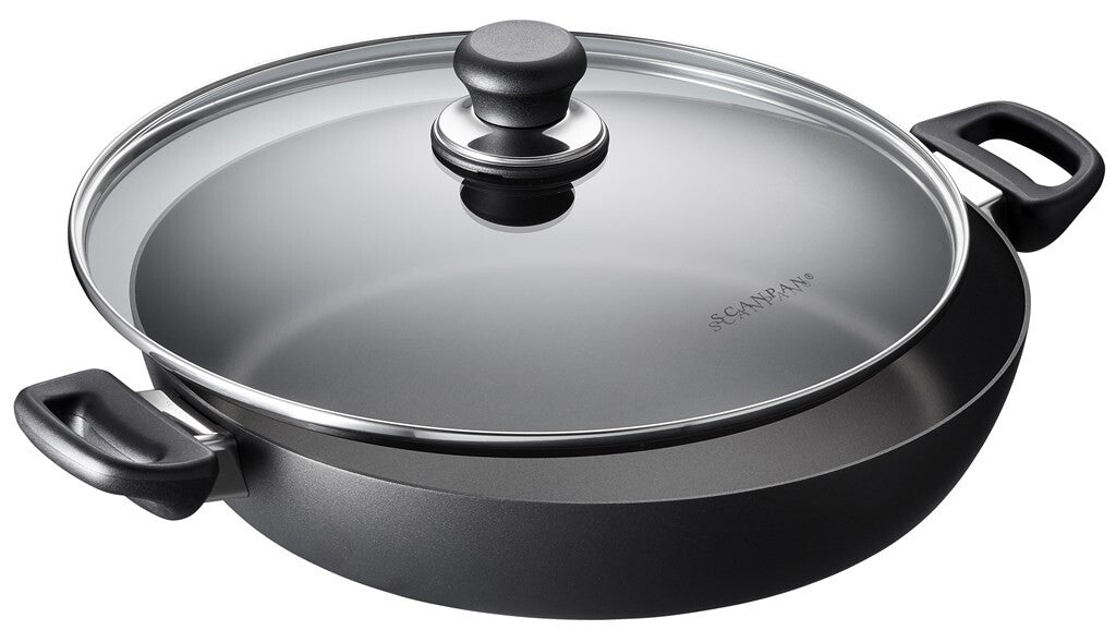 SCANPAN Classic Induction chef pan 32 cm with glass lid viewed diagonally from the front