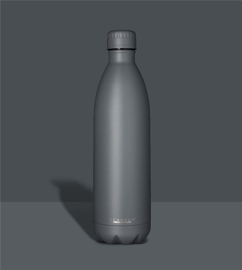TO GO Thermoflasche 1000 ml in der Farbe Neutral grey auf farblich passendem Hintergrund