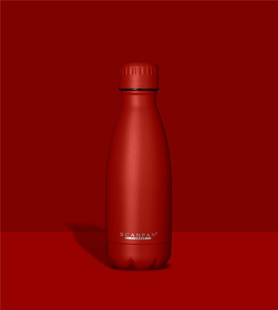 TO GO thermosfles 350 ml in de kleur Reynolde red op een bijpassende achtergrond