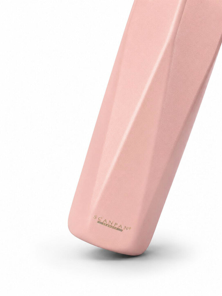 TO GO Explore thermosfles 500 ml in de kleur Rose in gebruik