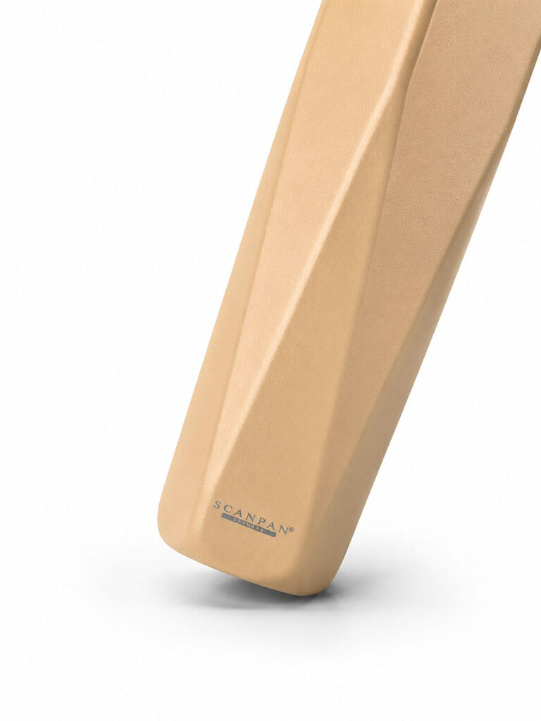 TO GO Explore thermosfles 500 ml in de kleur Sand in gebruik