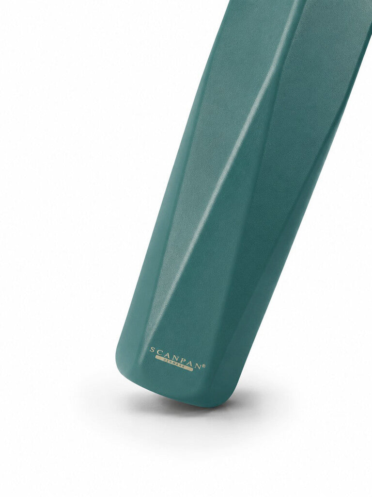TO GO Explore thermosfles 500 ml in de kleur Agave in gebruik