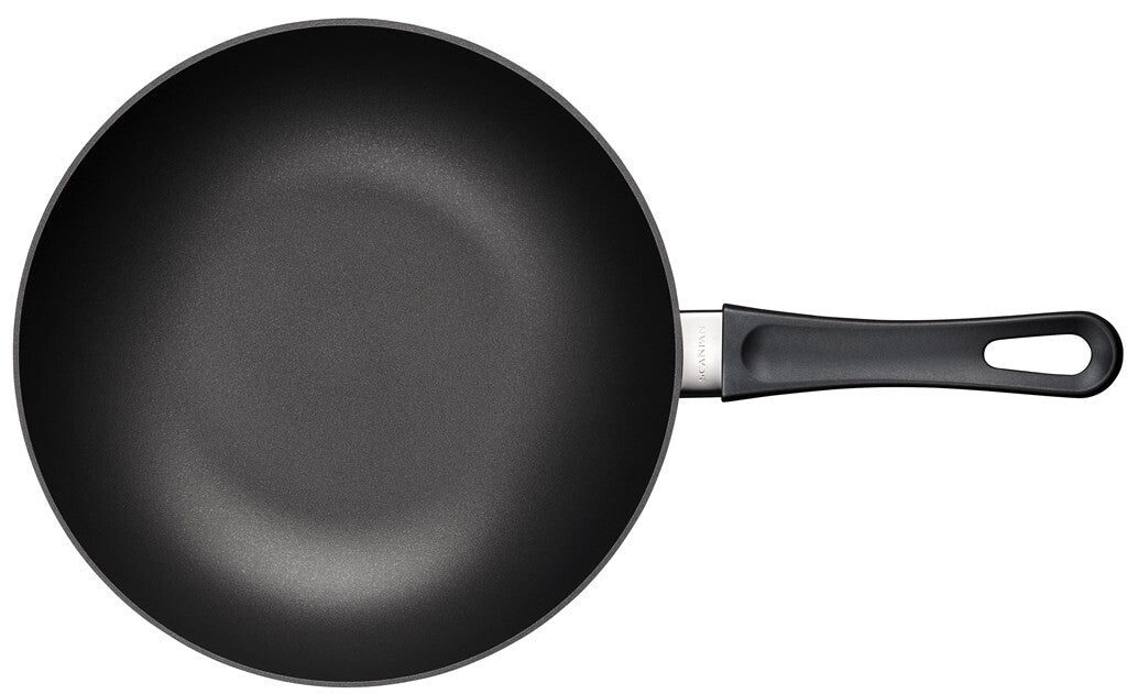 SCANPAN Classic Induction stir-fry-pande 24 cm set ovenfra