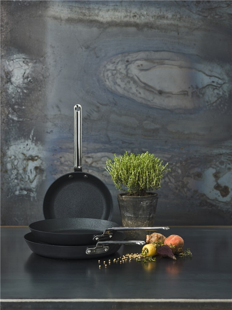 TechnIQ Modern frying pans in sizes 22, 26 and 30 cm shown together