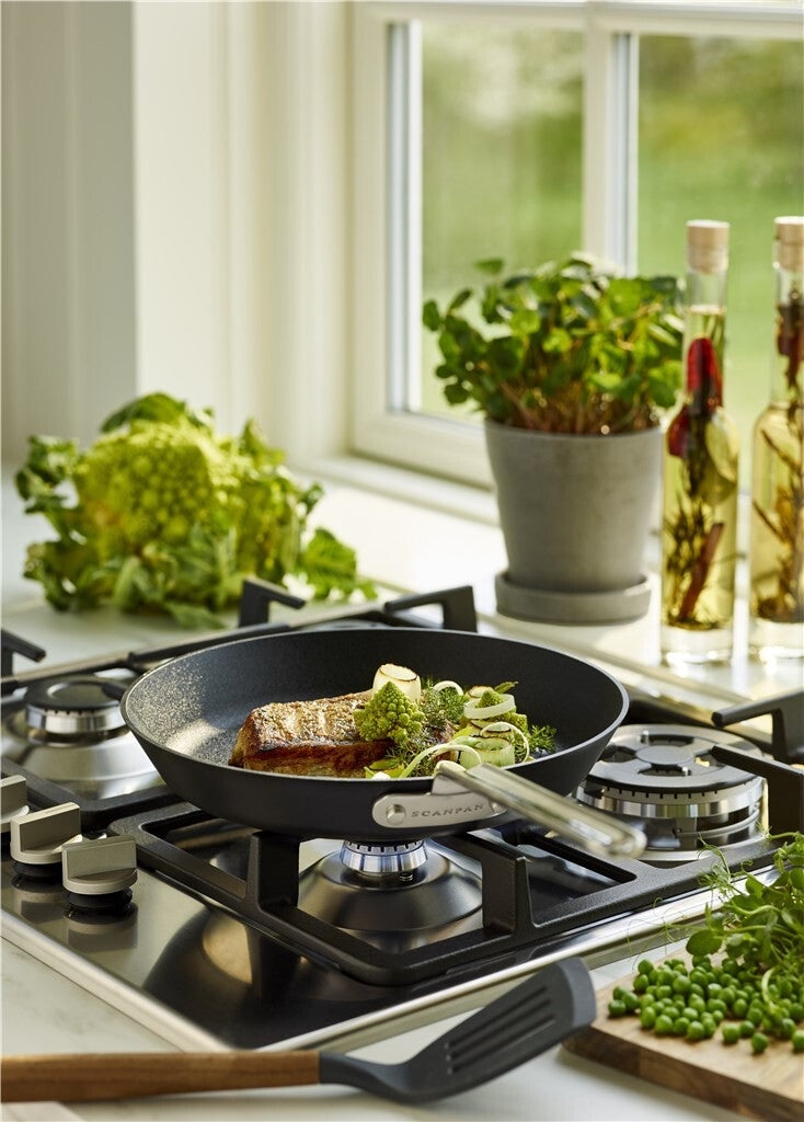 Detail of the TechnIQ Modern frying pan 26 cm