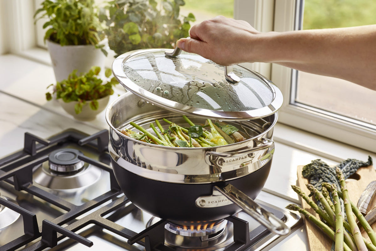 SCANPAN TechnIQ sauteuse med dampindsats og glaslåg