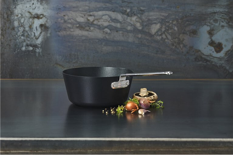 SCANPAN TechnIQ Windsor saucepan with sloping sides