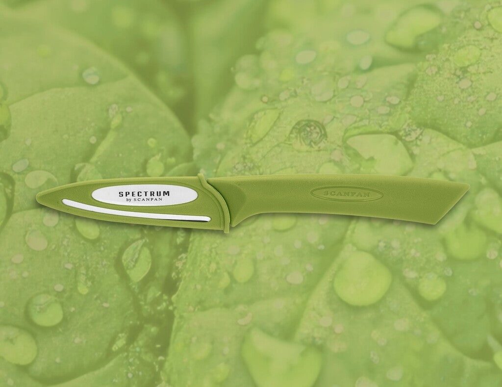 Spectrum paring knife 8 cm in Spinach Green shown in use