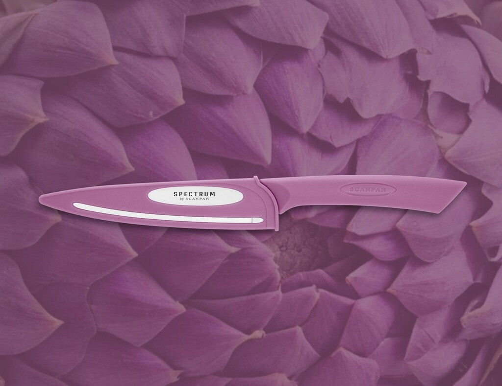 Spectrum universalkniv i farven Dusty Lavender vist i brug