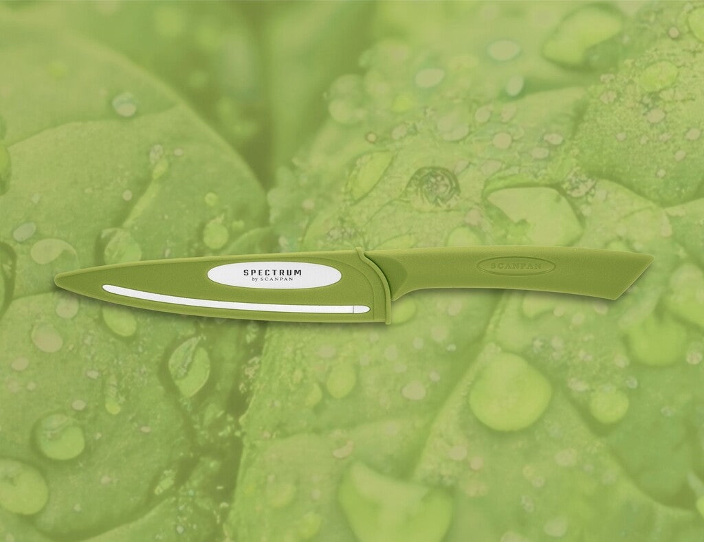 Spectrum universalkniv i farven Spinach Green vist i brug