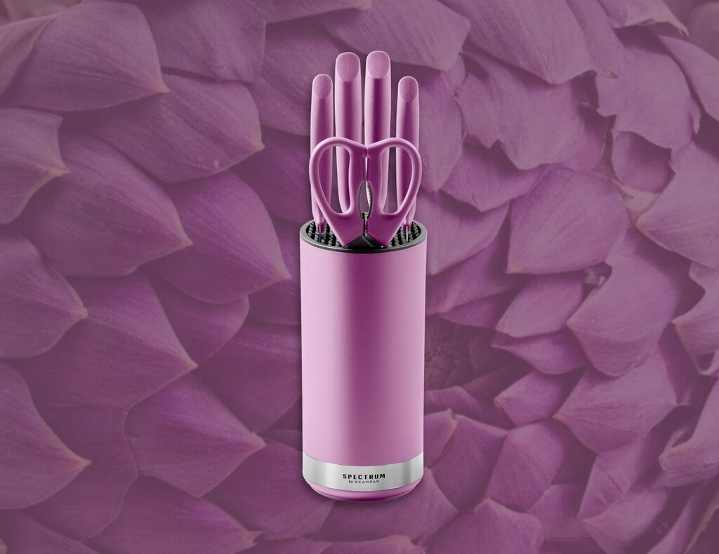 Spectrum Messerblock in der Farbe Dusty Lavender im Gebrauch