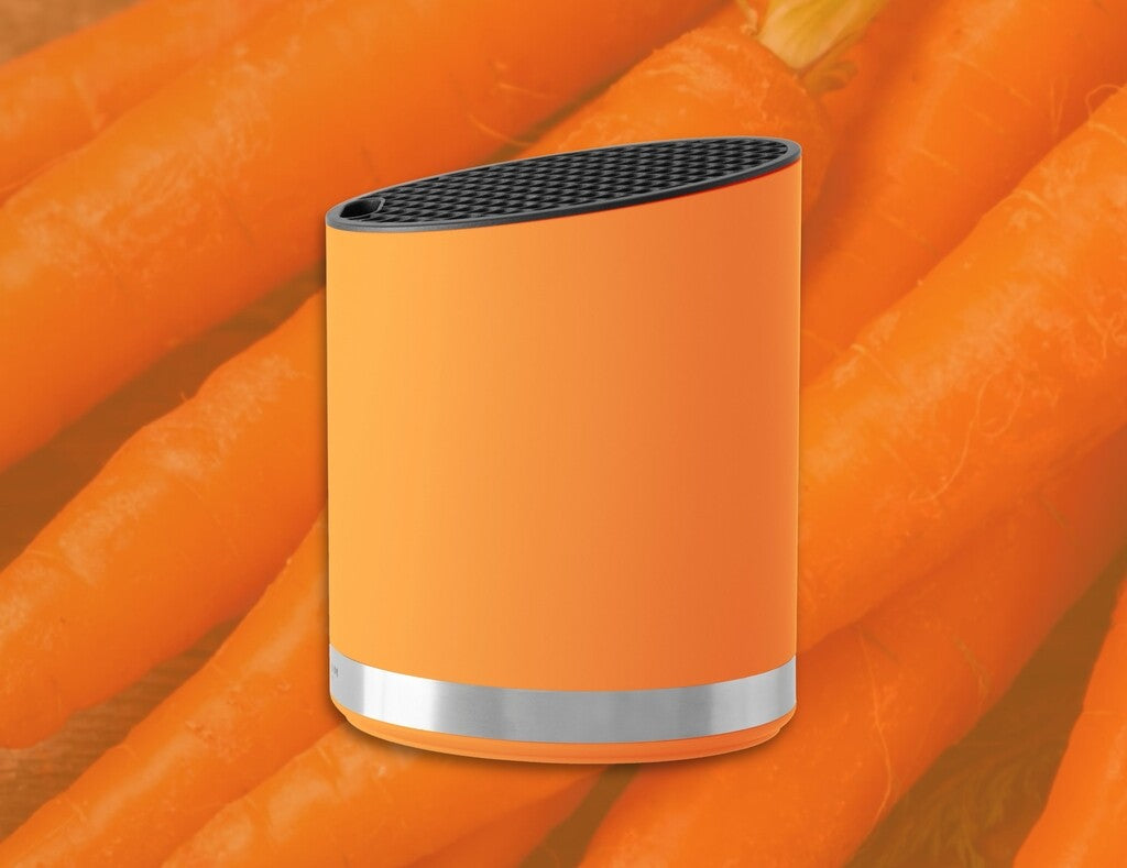 Spectrum Messerblock in der Farbe Carrot Curl im Gebrauch