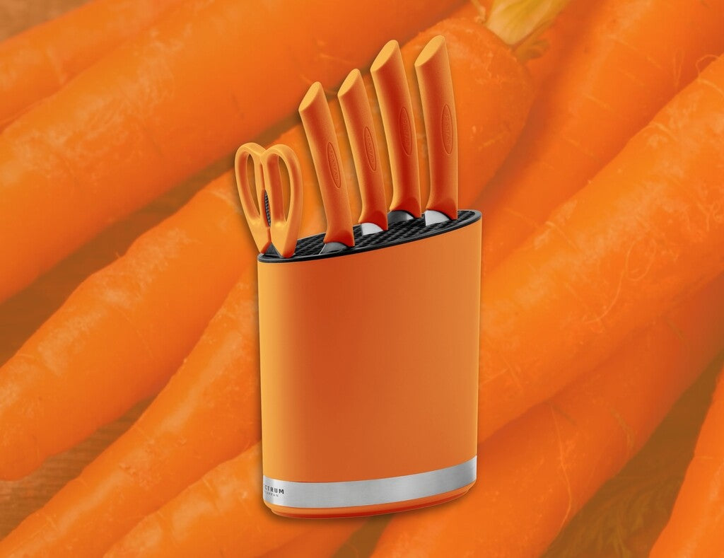 Spectrum Messerblock in der Farbe Carrot Curl im Gebrauch
