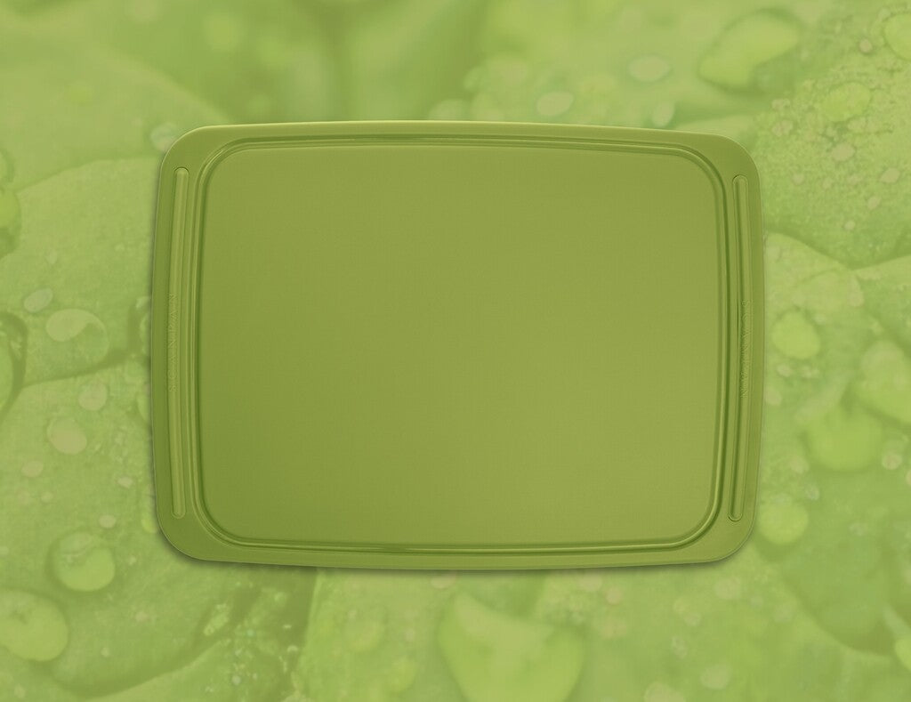 Spectrum chopping board 36 × 26 cm in Spinach Green on a white background