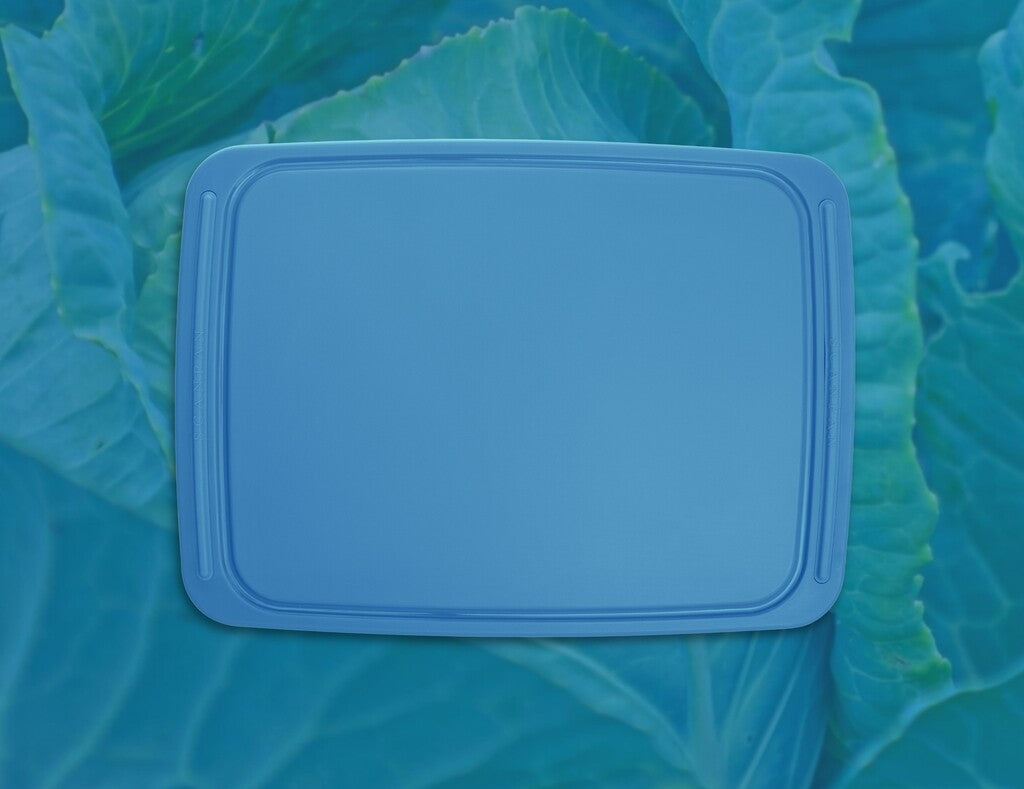 Spectrum snijplank 41 × 30 cm in de kleur Silver Lake Blue op een witte achtergrond