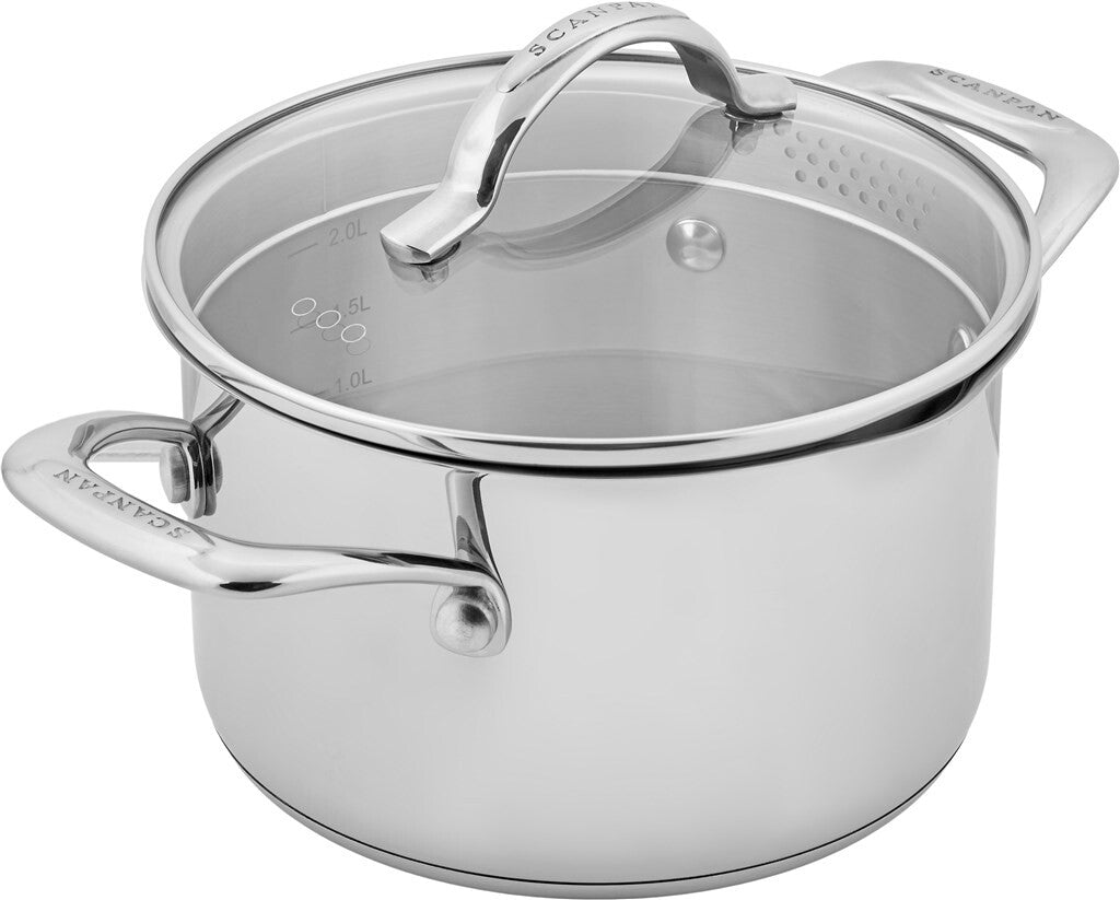 STS gryde 18 cm i rustfrit stål set skråt forfra på hvid baggrund