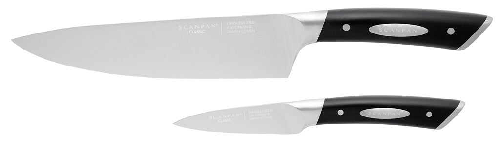 SCANPAN Classic messenset met twee messen tegen een witte achtergrond