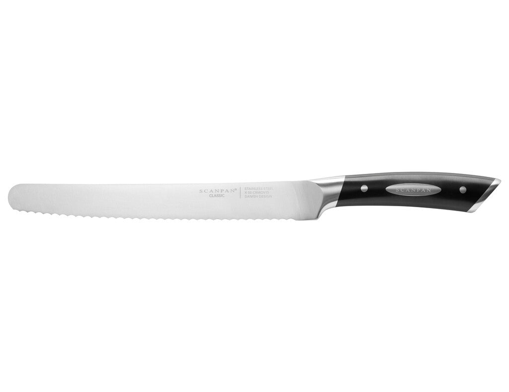 SCANPAN Classic brød- og konditorkniv 23 cm vist på hvid baggrund