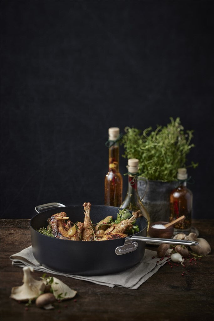 TechnIQ Giant sautépanne 30 cm i et moderne kjøkken